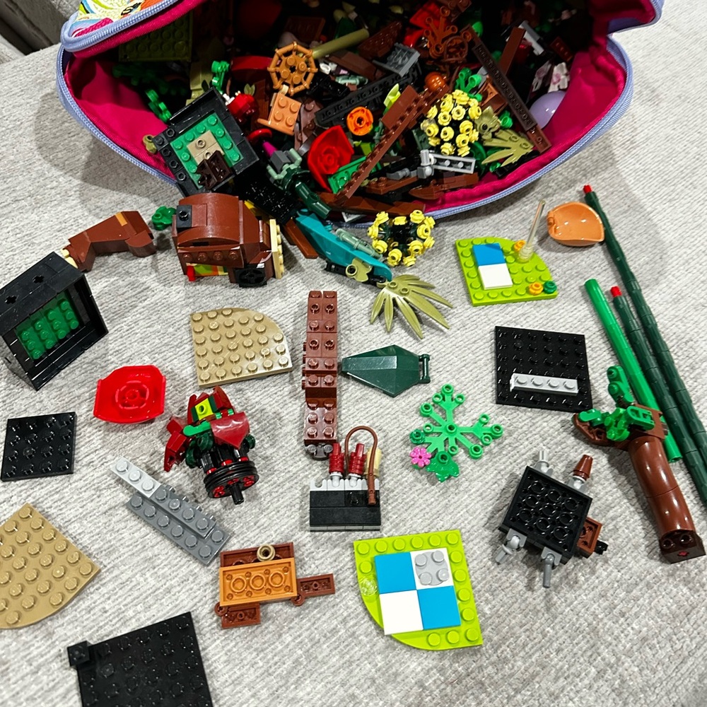 LEGO Bulk Mixed Parts Lot 3 lb 3.7 oz Assorted Bricks Pieces Plants Accessori